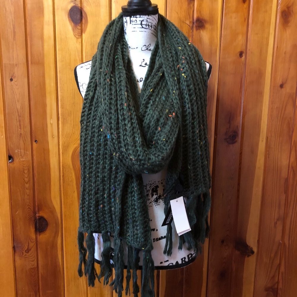 LSteve Madden Speckled Green Scarf - Picture 2 of 3